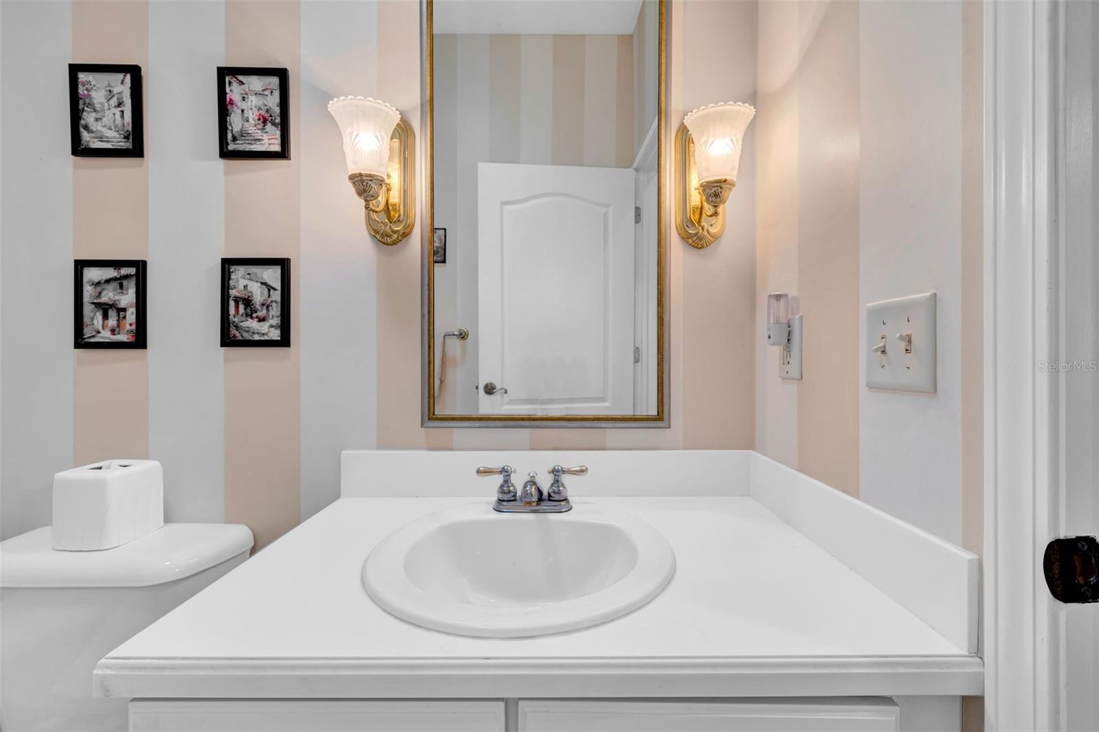 LYNDHURST CONDO - Residential