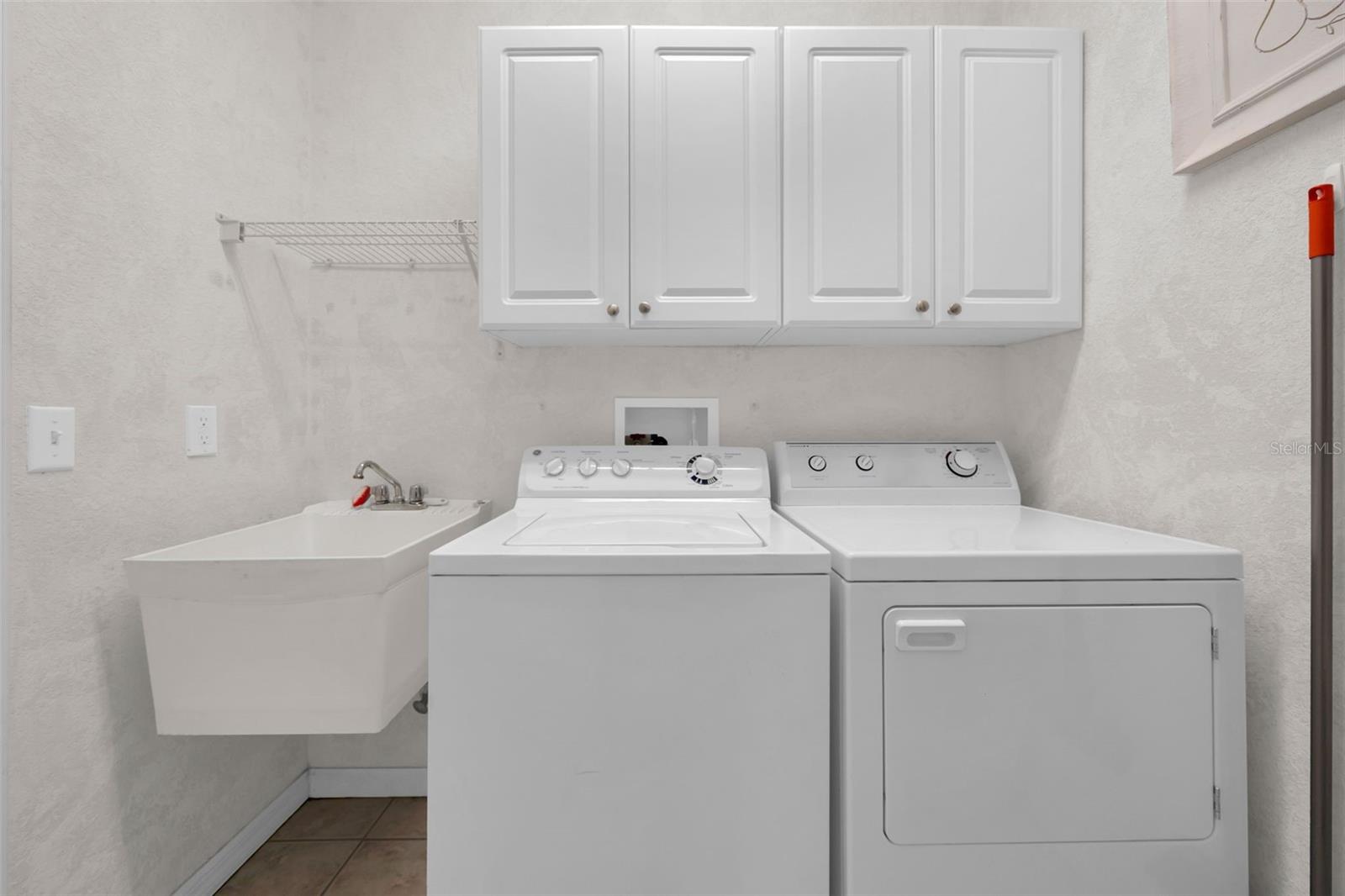 LYNDHURST CONDO - Residential