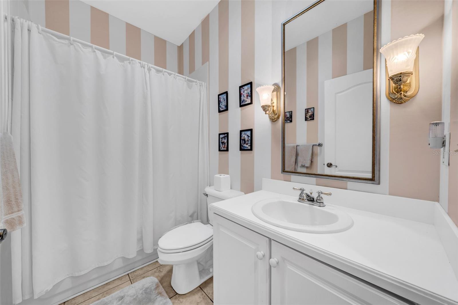 LYNDHURST CONDO - Residential