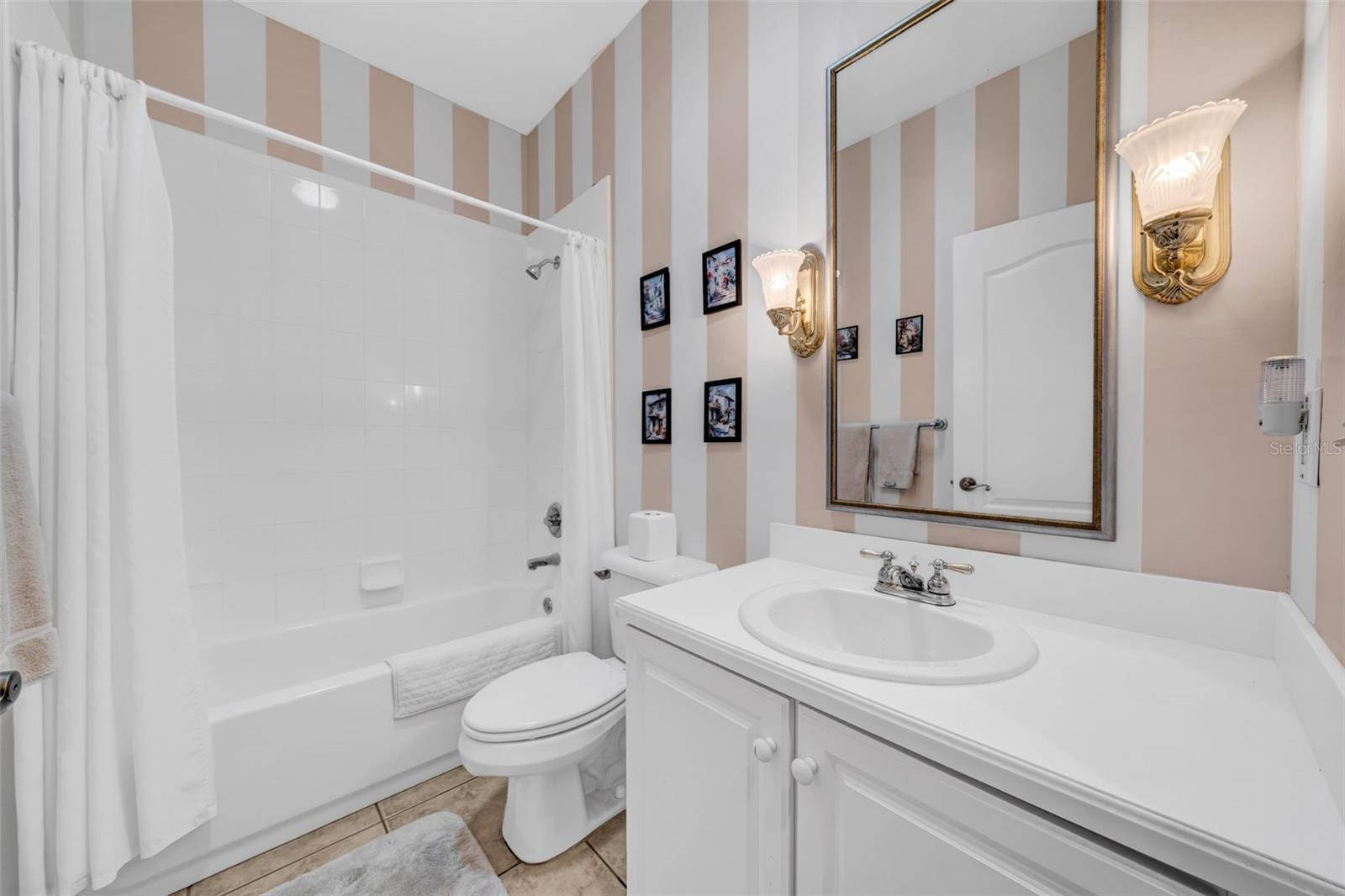 LYNDHURST CONDO - Residential