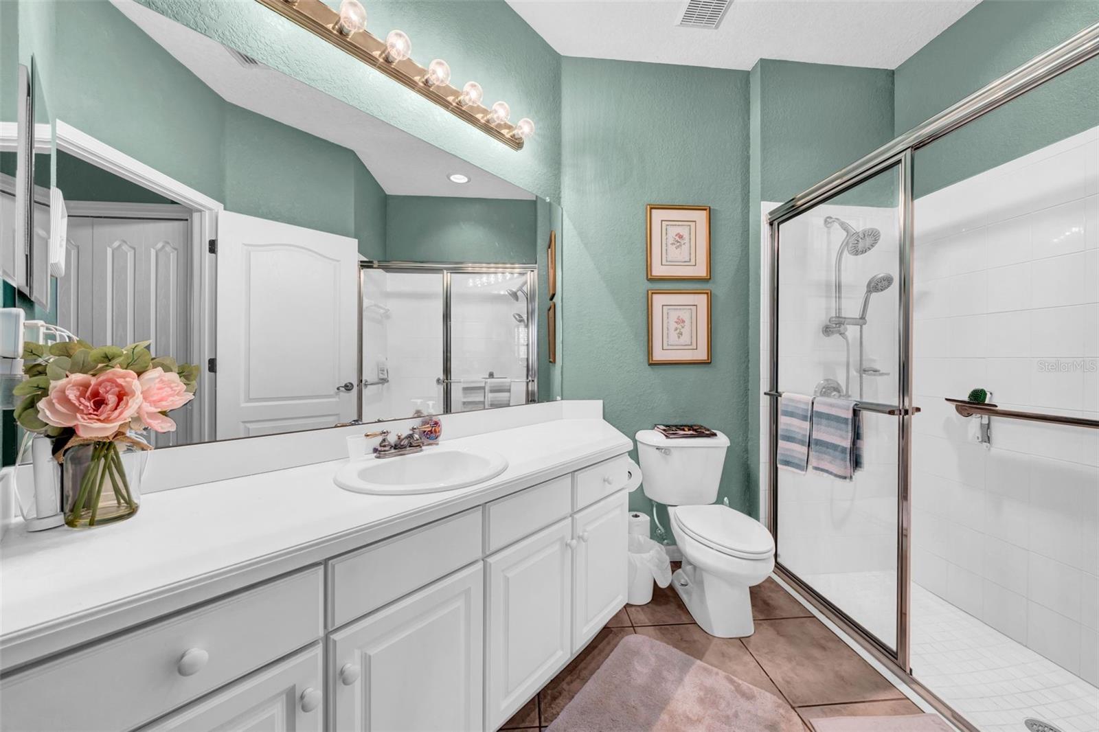 LYNDHURST CONDO - Residential