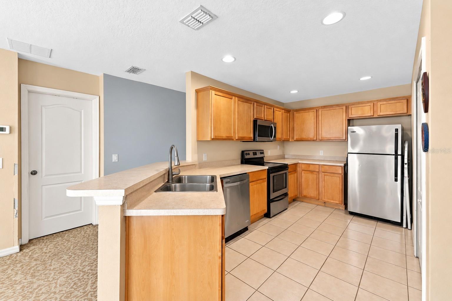 3901 PEMBERLY PINES CIRCLE