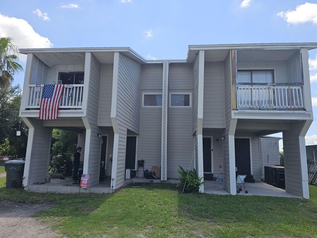 Photo of 1108 Country Club Lane, Lakeland, FL 33801 (MLS # TB8522933)