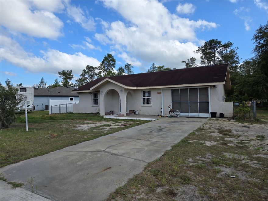 Cozy 2/2 in popular Marion Oaks, not far to shopping, I -75 Ocala and Belleview.  Home has a one car garage  and a fenced back yard for the fur babies.  A slider from the kitchen/dining area leads out to a patio.  With 2 bedrooms and two baths... what else can you need?  NO sight unseen, no escalation clauses no assignable contracts.