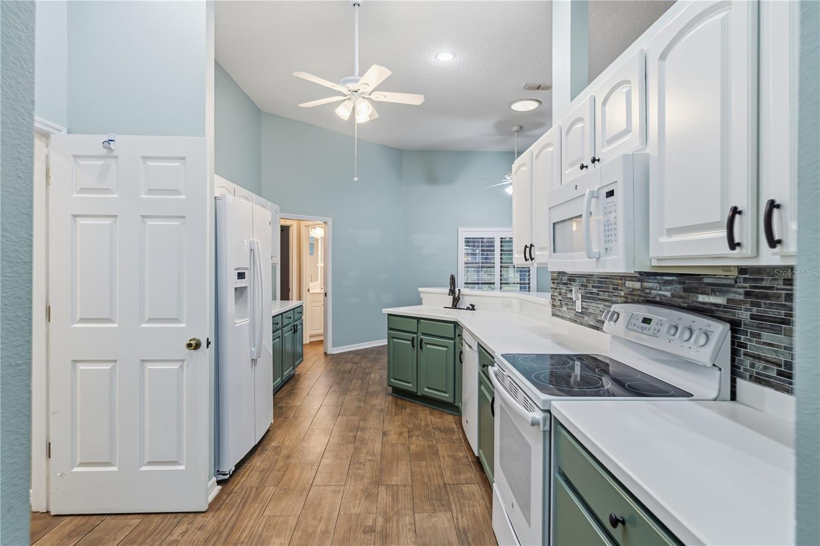 LAKES LADY LAKE - Residential