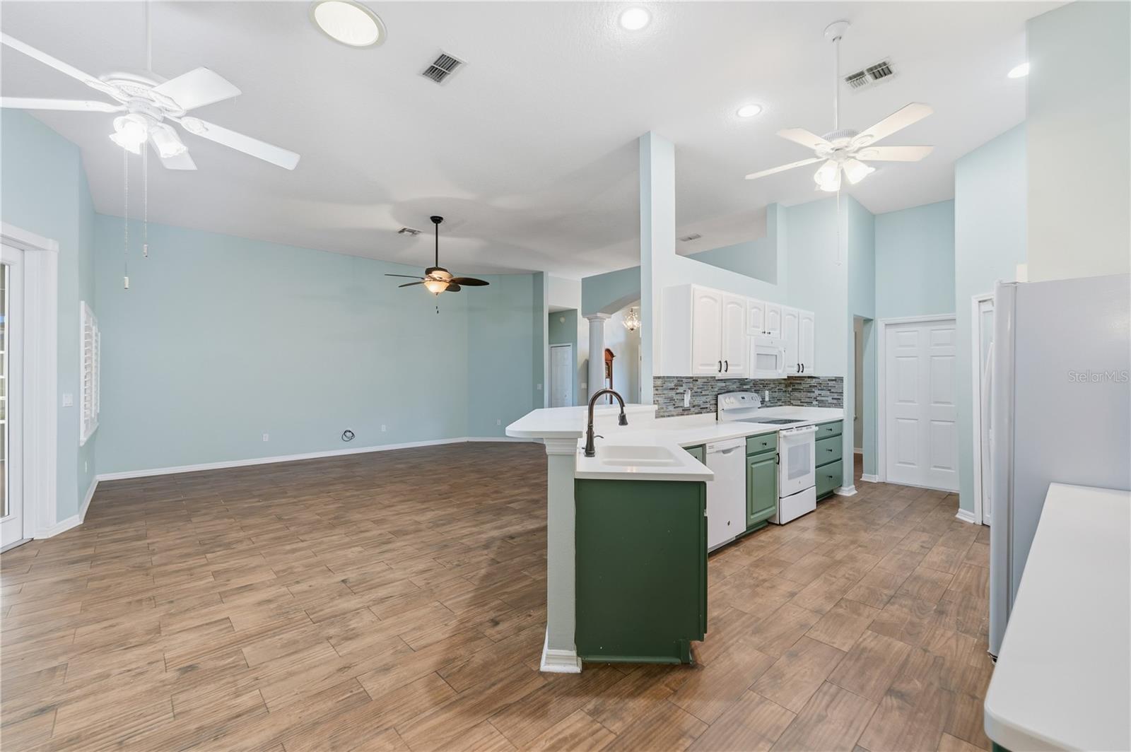 LAKES LADY LAKE - Residential