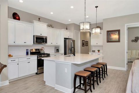 A home in PARRISH