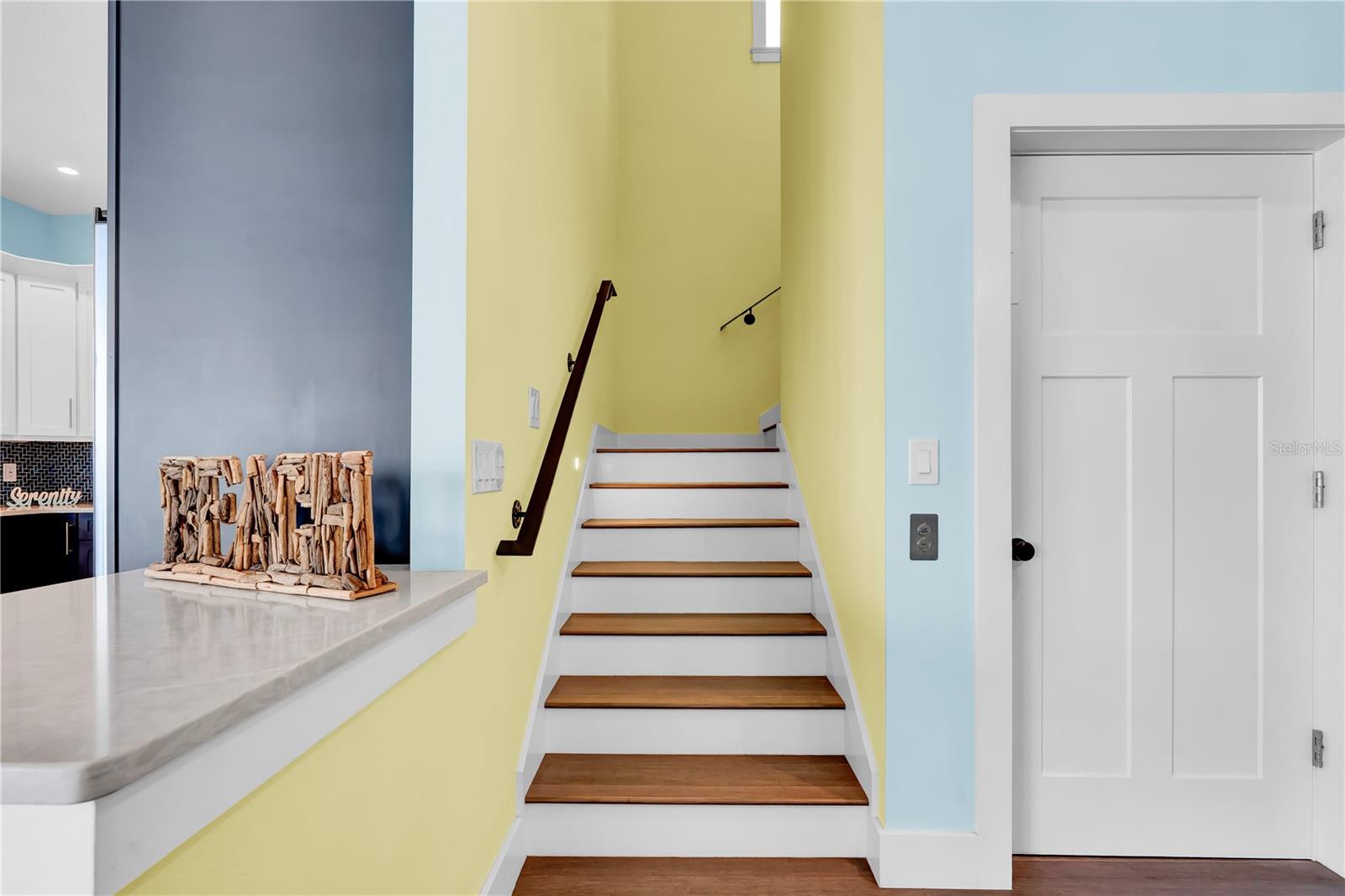 GOLDEN BEACH - Residential