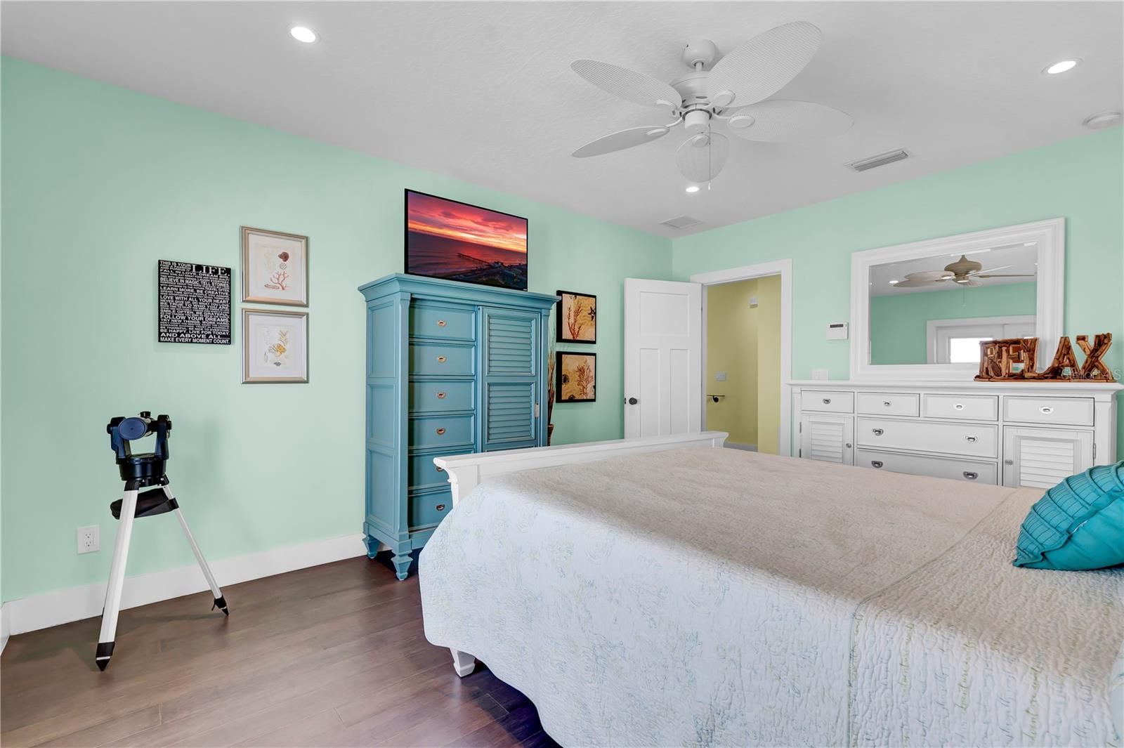 GOLDEN BEACH - Residential