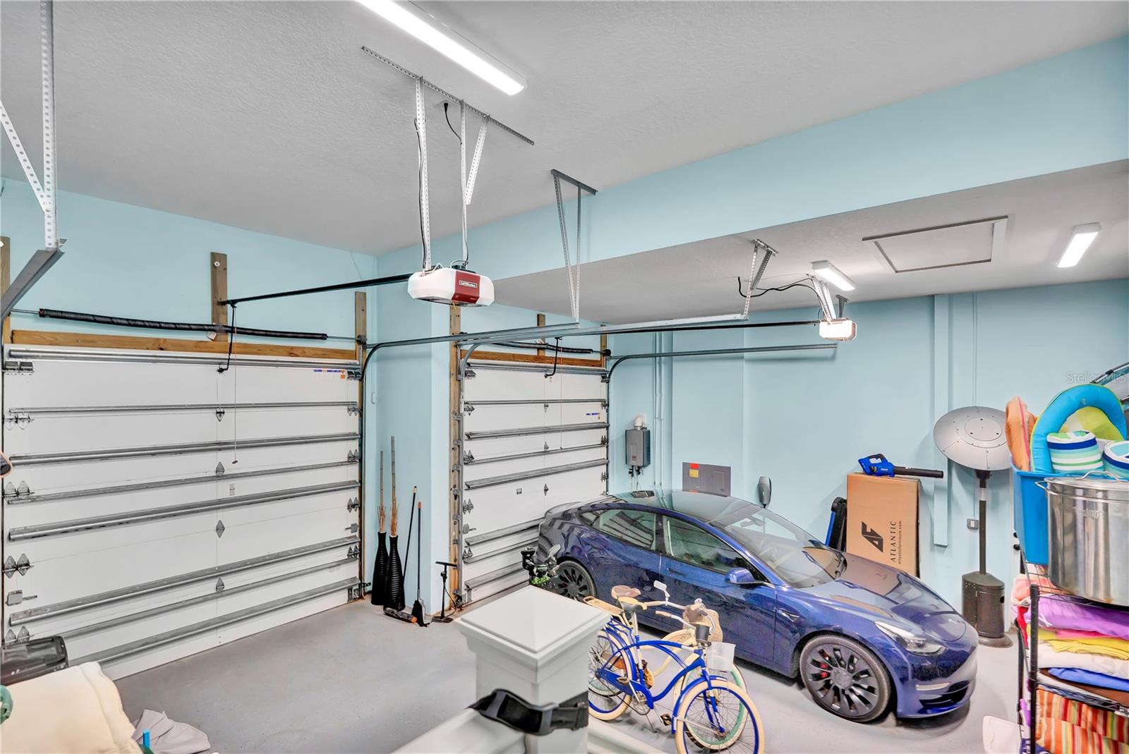 GOLDEN BEACH - Residential