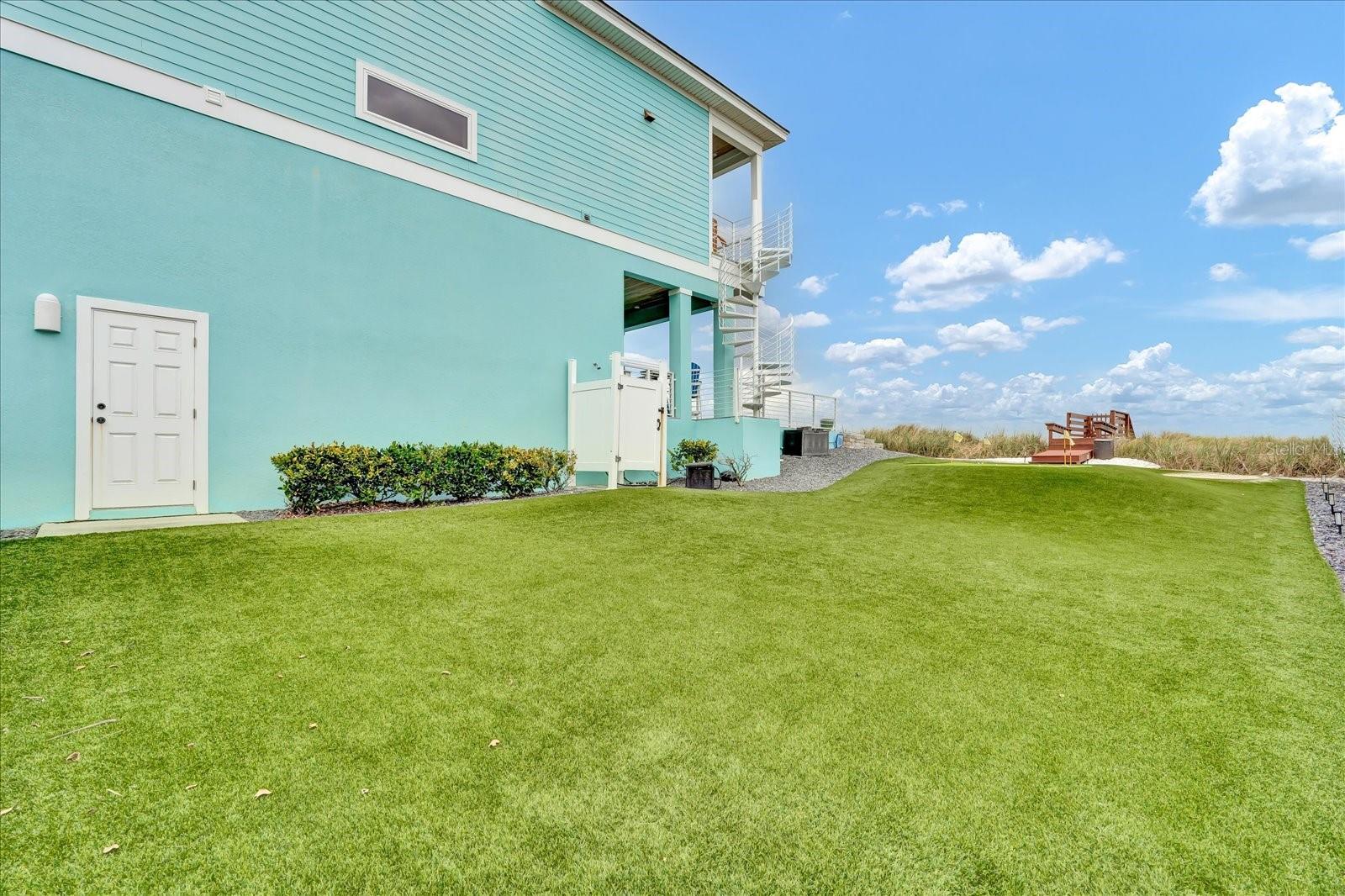 GOLDEN BEACH - Residential