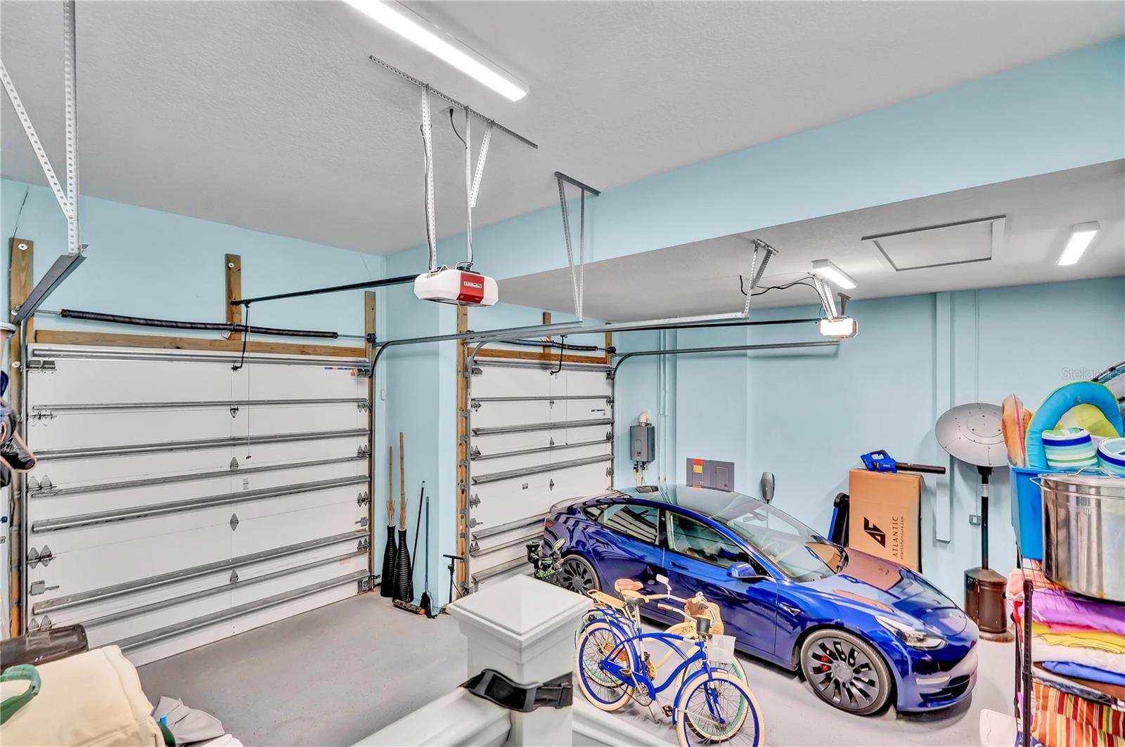 GOLDEN BEACH - Residential