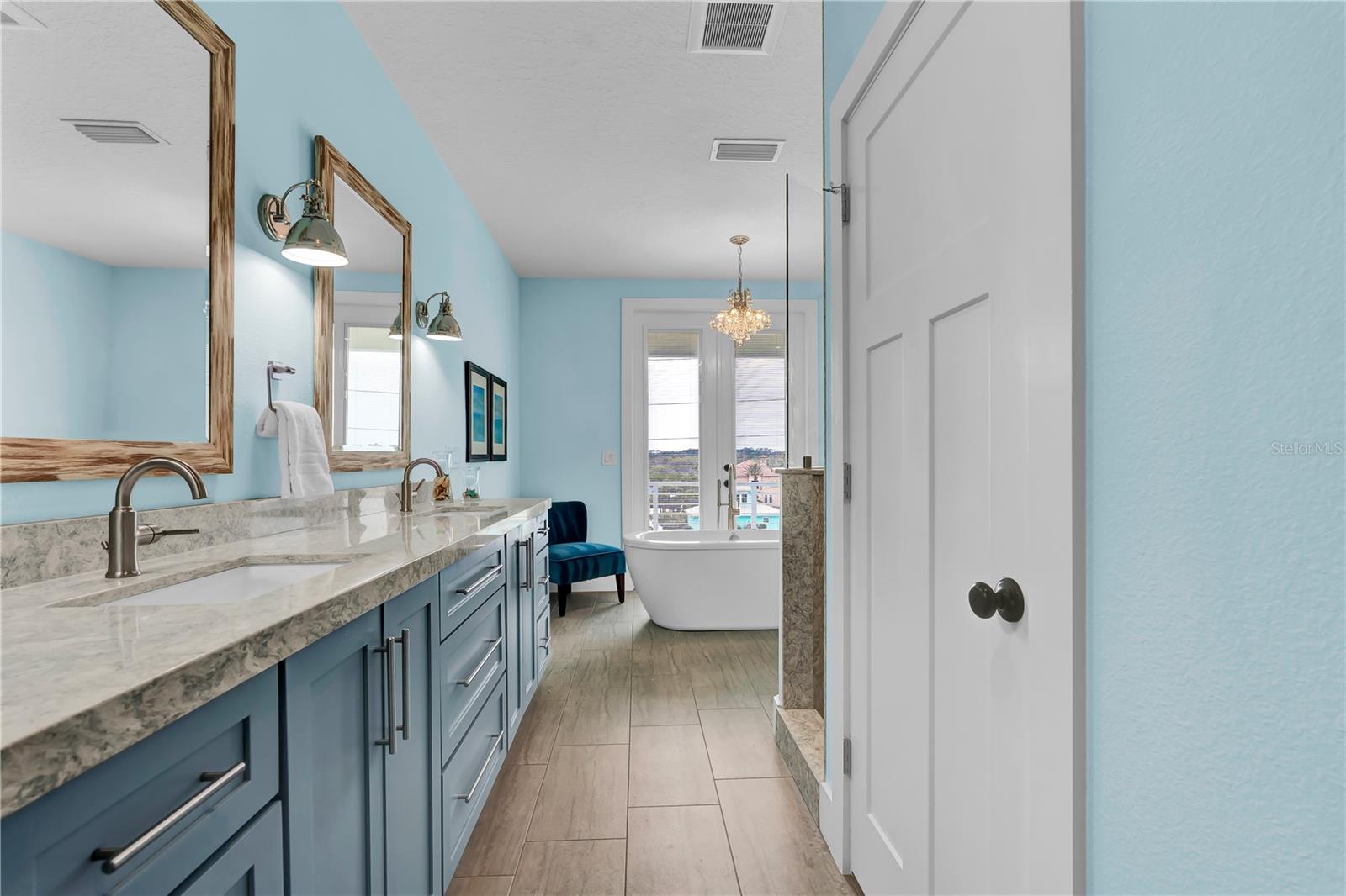 GOLDEN BEACH - Residential