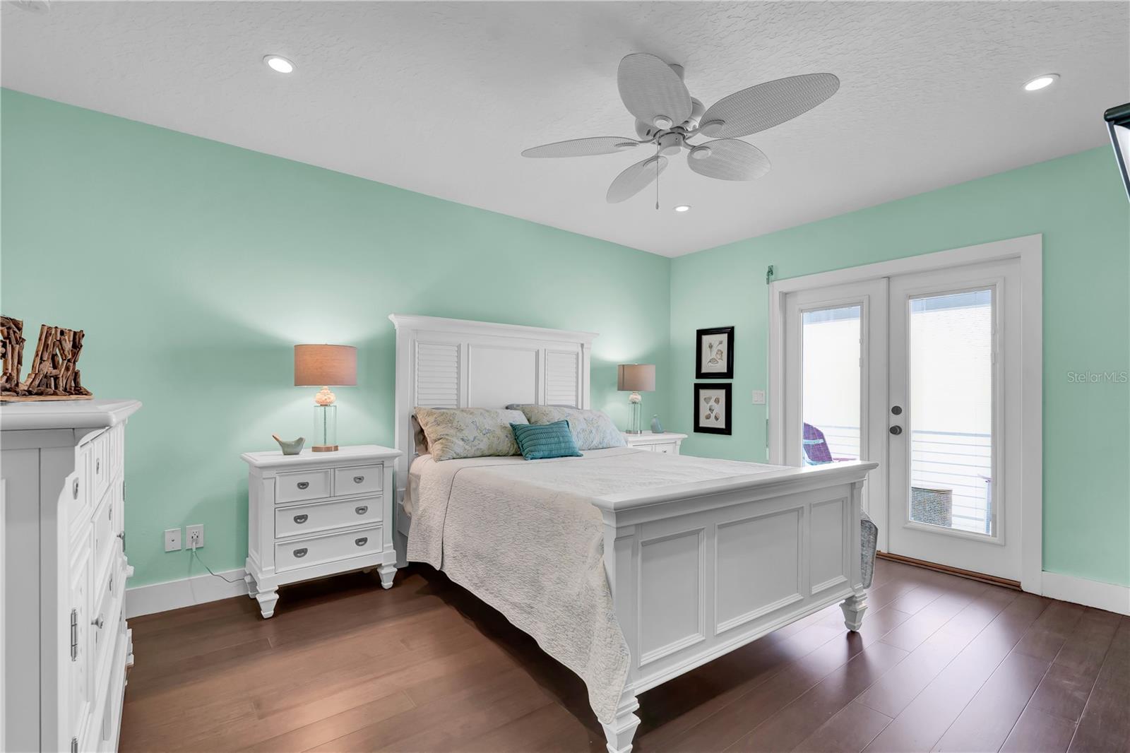 GOLDEN BEACH - Residential