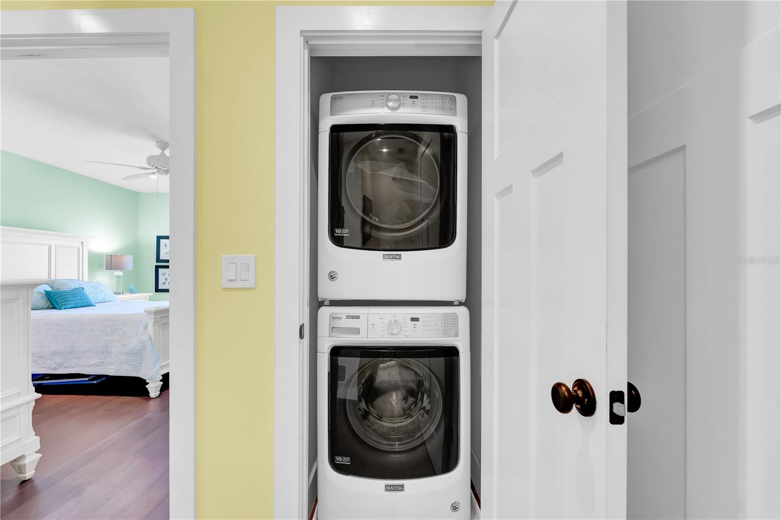 GOLDEN BEACH - Residential