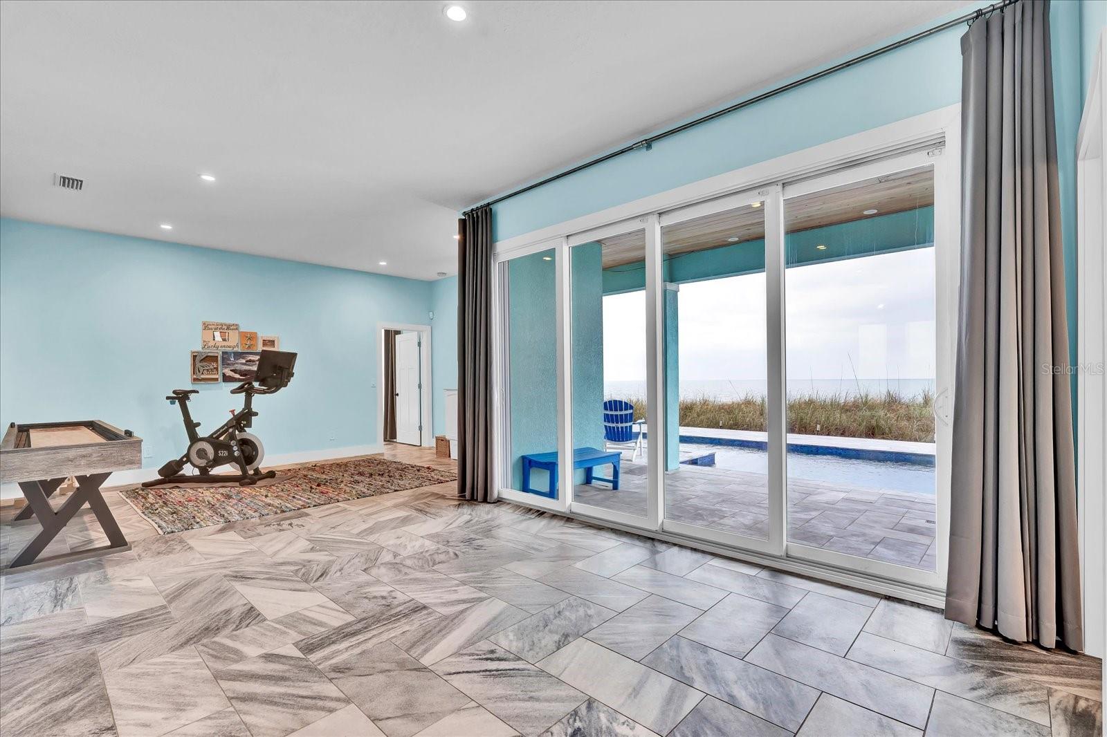 GOLDEN BEACH - Residential