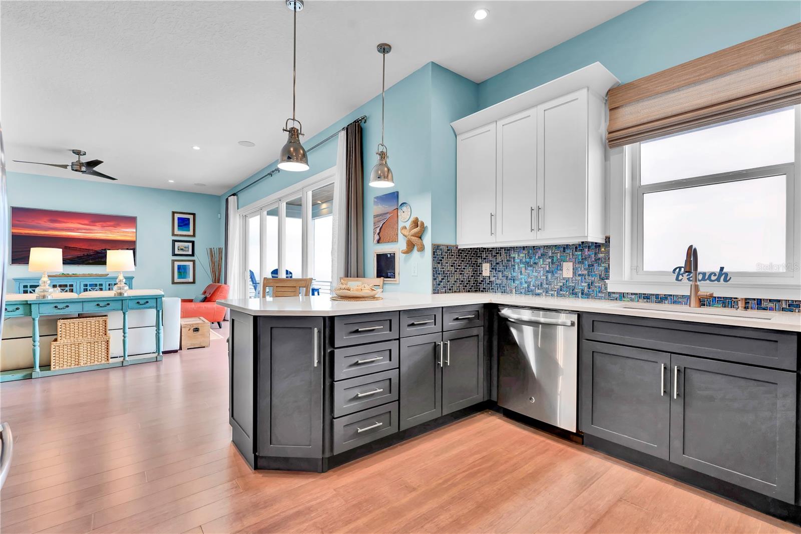 GOLDEN BEACH - Residential