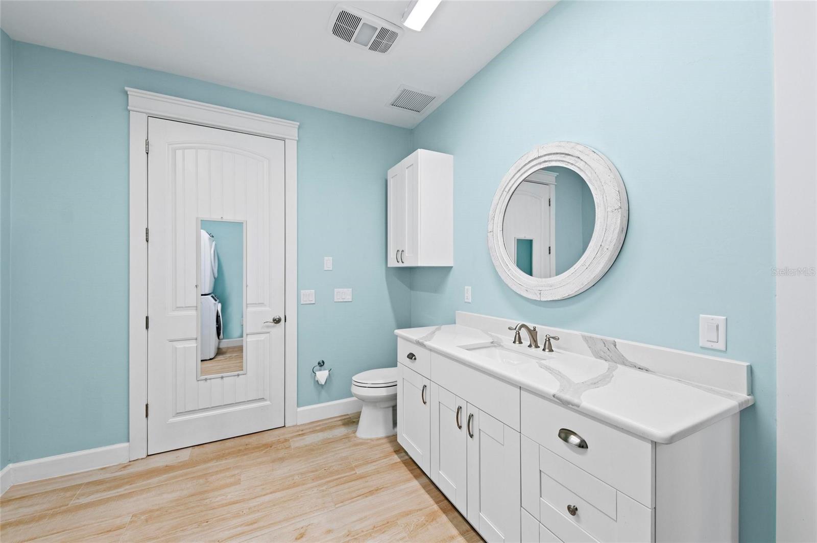 THRONTON CRK MOTORCOACH RESIDENCE - Residential