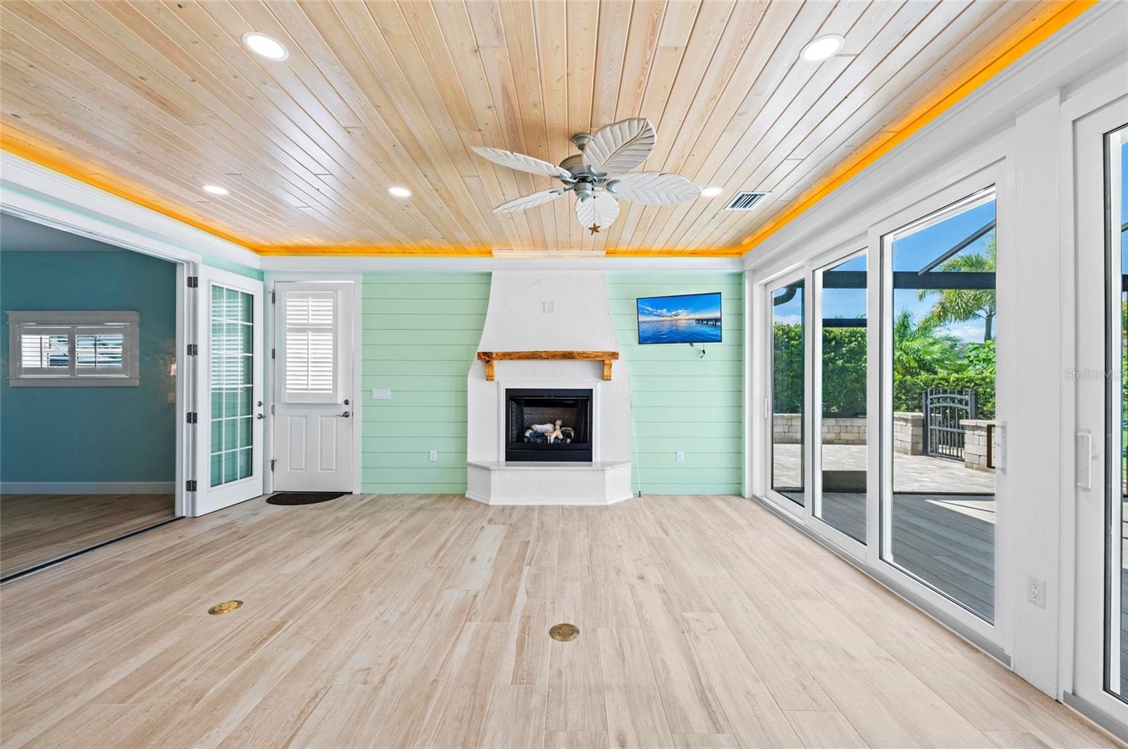 THRONTON CRK MOTORCOACH RESIDENCE - Residential