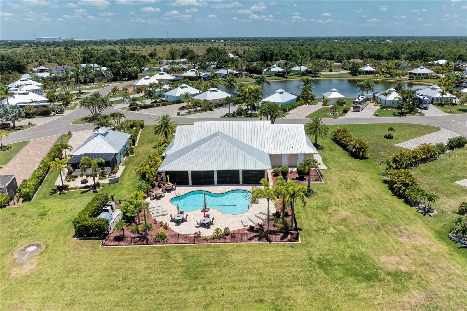 THRONTON CRK MOTORCOACH RESIDENCE - Residential