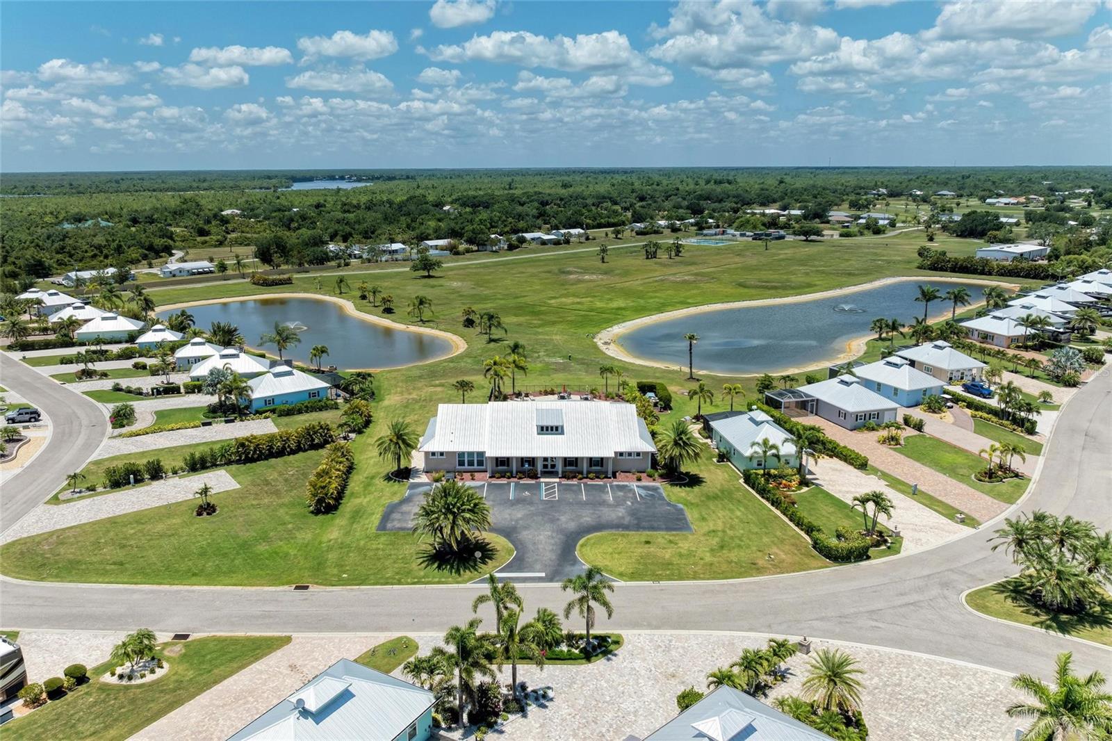 THRONTON CRK MOTORCOACH RESIDENCE - Residential