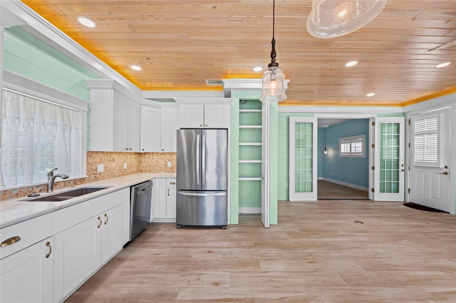 THRONTON CRK MOTORCOACH RESIDENCE - Residential