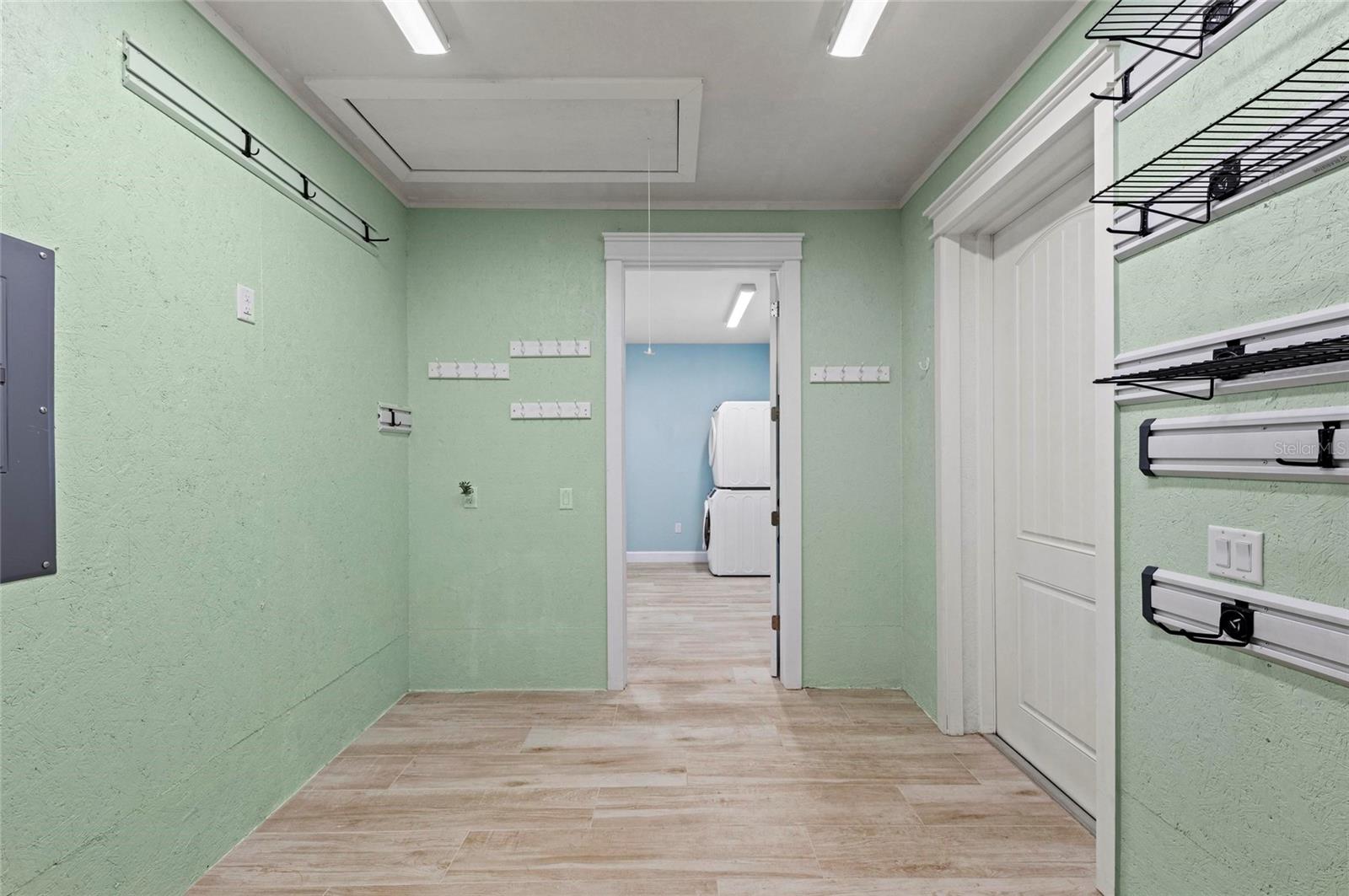 THRONTON CRK MOTORCOACH RESIDENCE - Residential