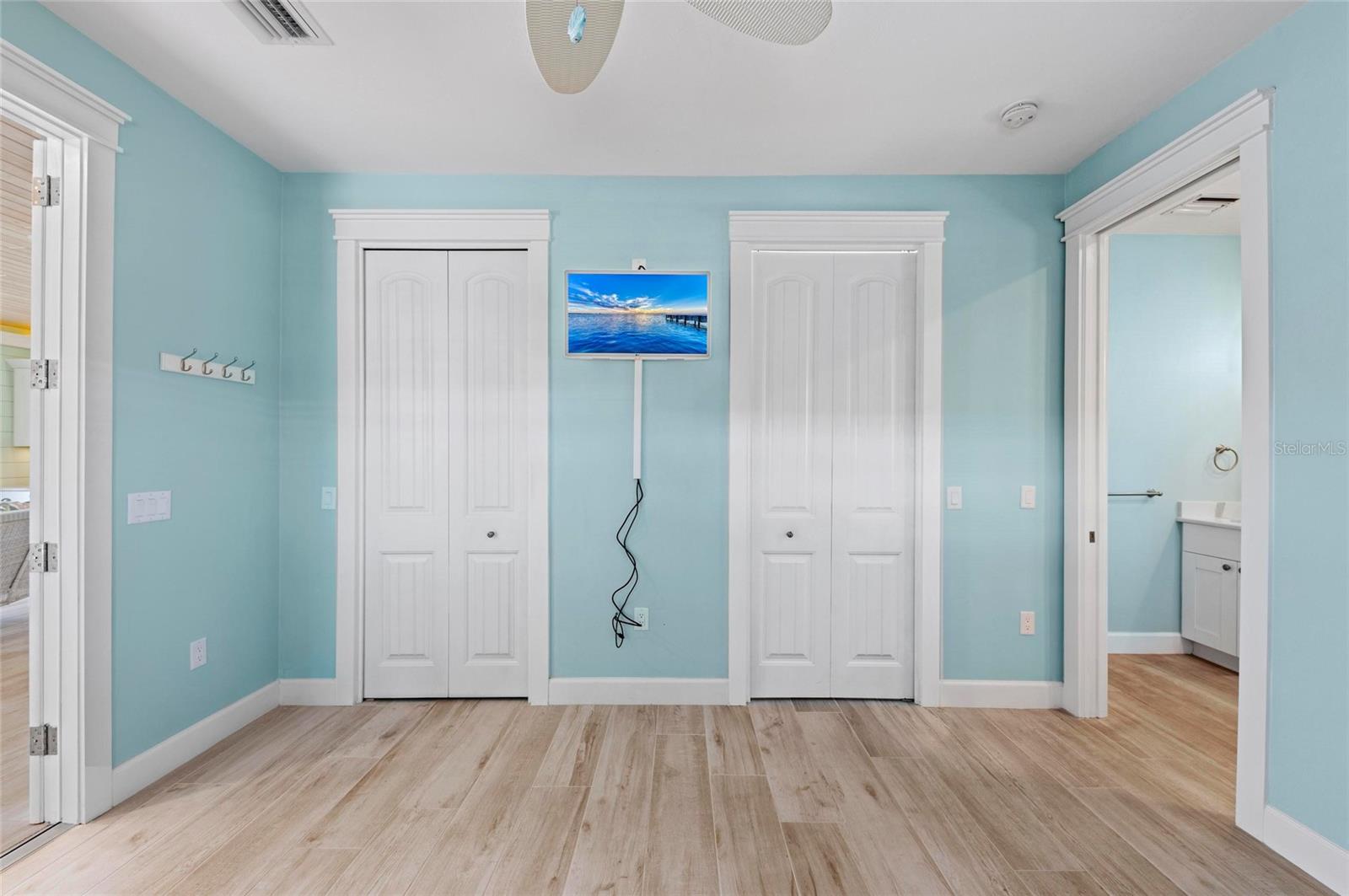 THRONTON CRK MOTORCOACH RESIDENCE - Residential