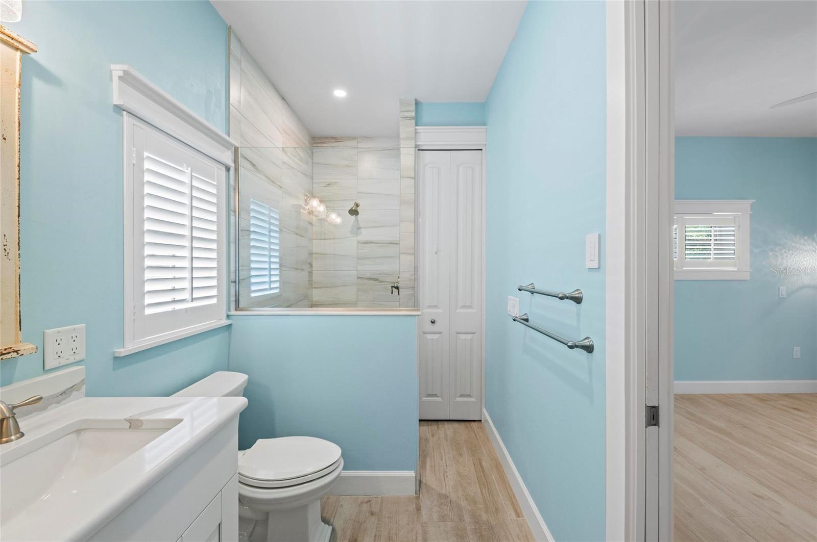 THRONTON CRK MOTORCOACH RESIDENCE - Residential