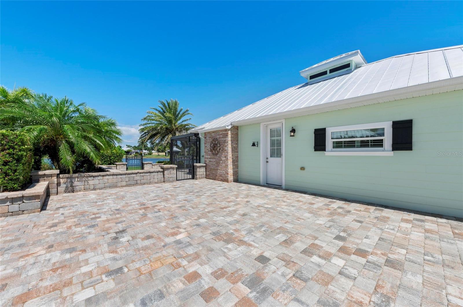 THRONTON CRK MOTORCOACH RESIDENCE - Residential