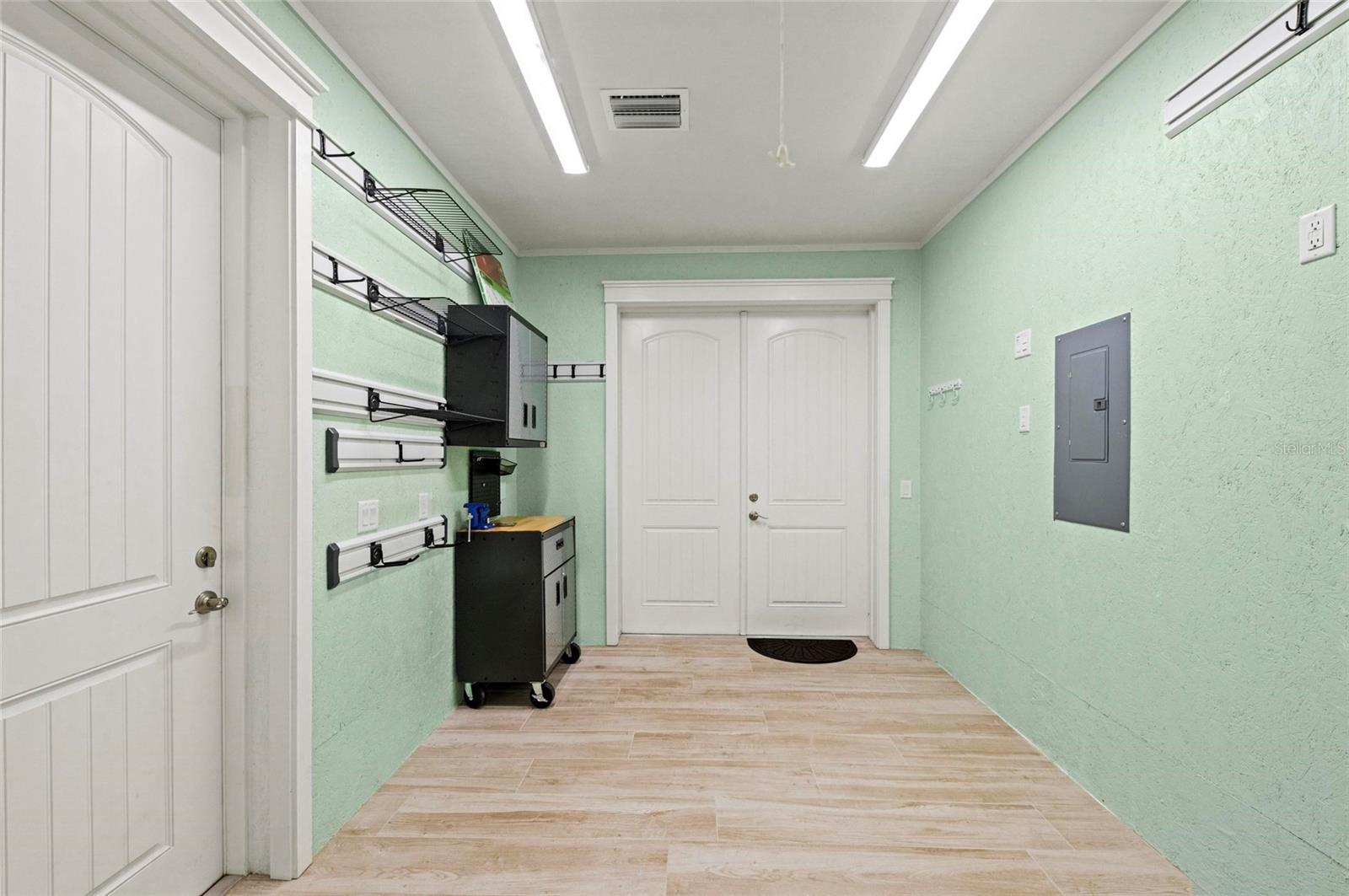 THRONTON CRK MOTORCOACH RESIDENCE - Residential