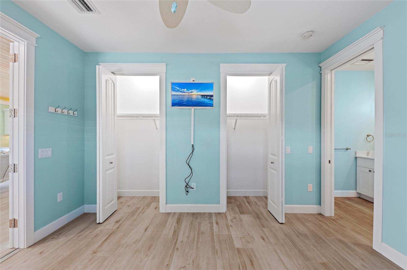 THRONTON CRK MOTORCOACH RESIDENCE - Residential