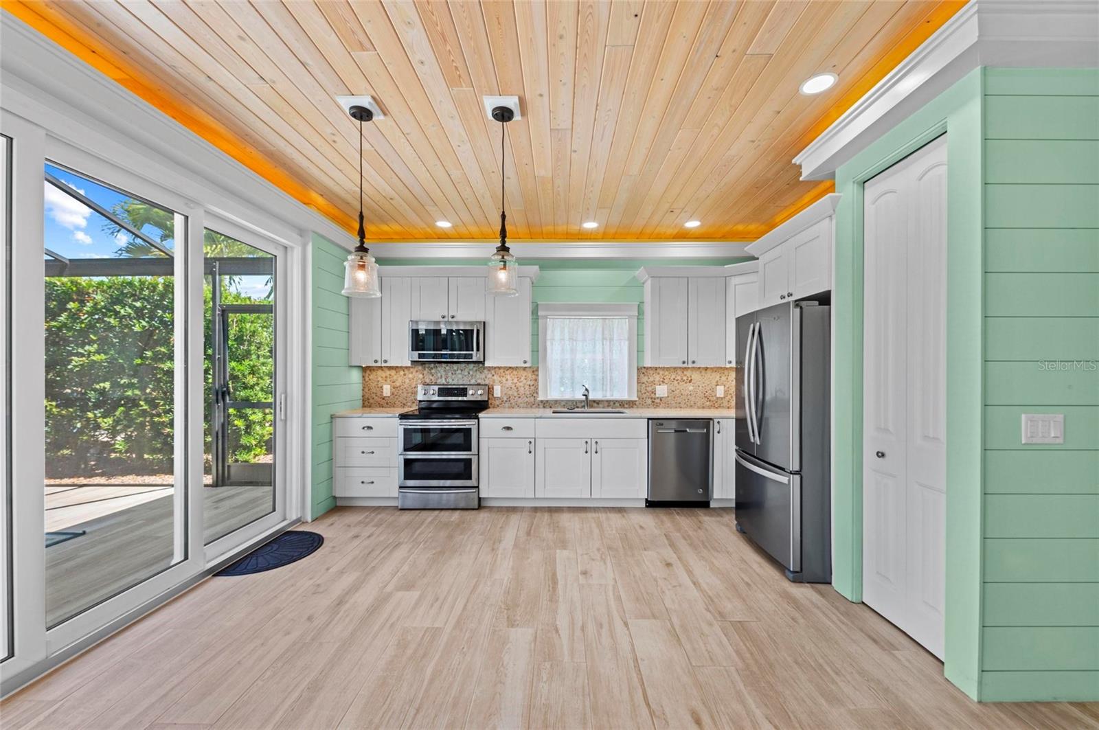 THRONTON CRK MOTORCOACH RESIDENCE - Residential