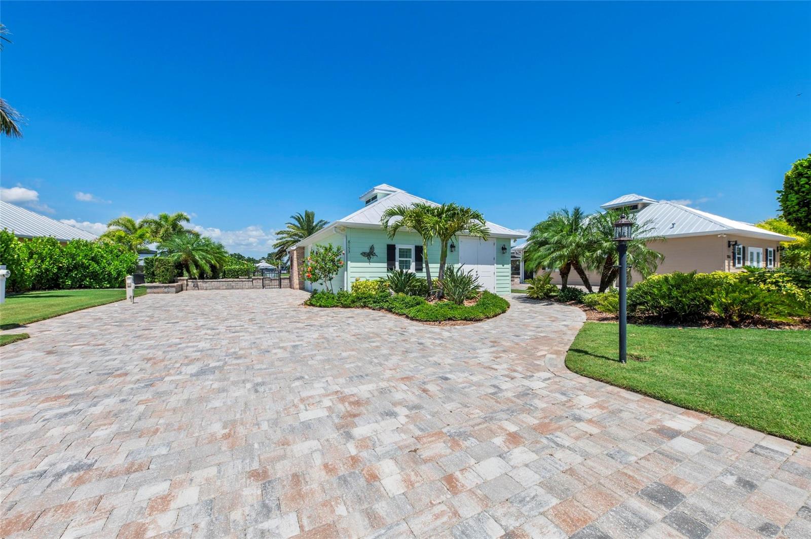 THRONTON CRK MOTORCOACH RESIDENCE - Residential