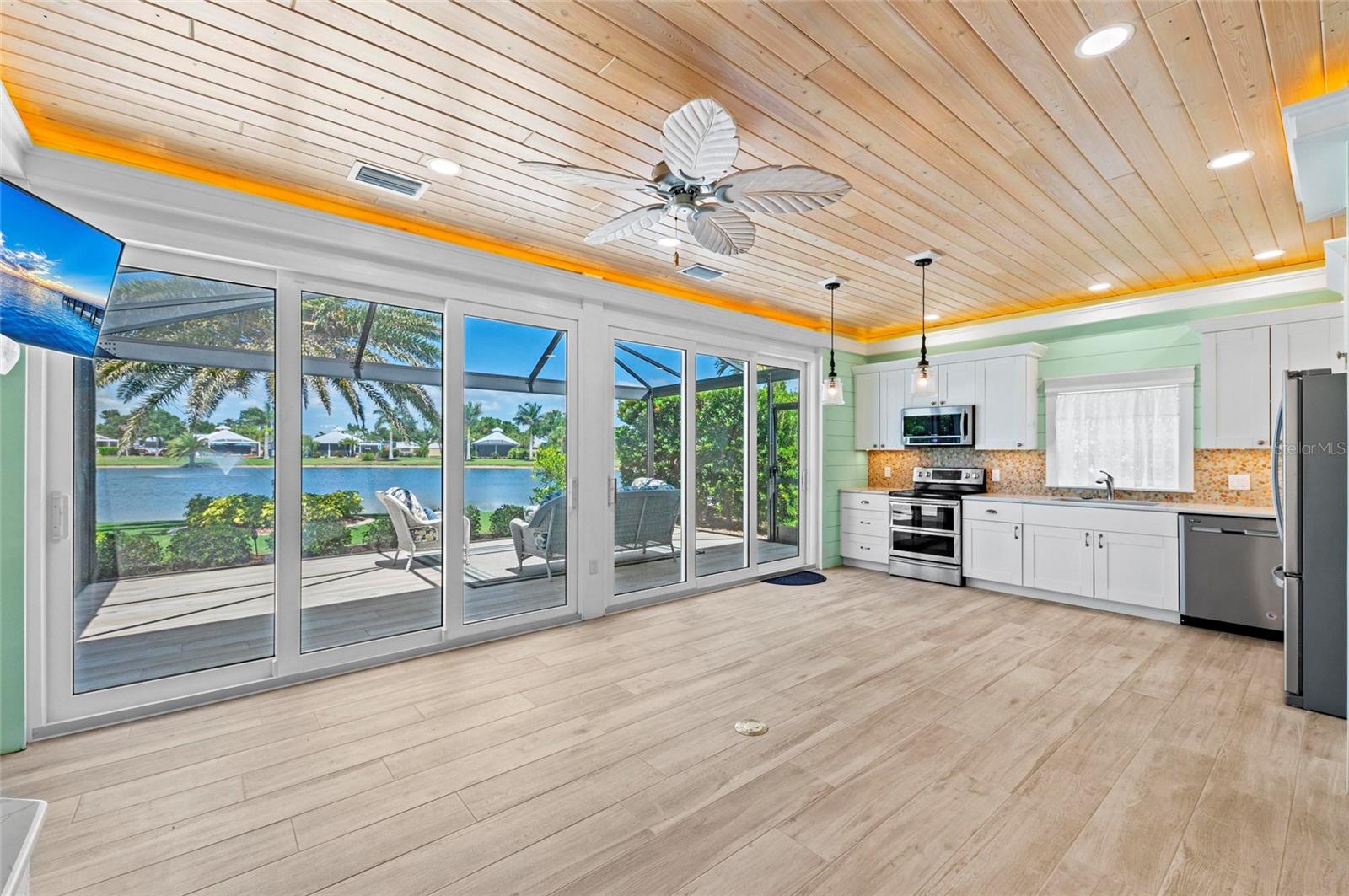 THRONTON CRK MOTORCOACH RESIDENCE - Residential