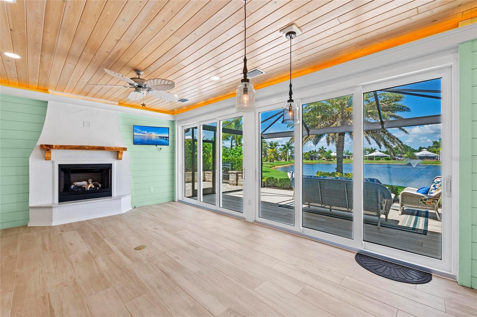 THRONTON CRK MOTORCOACH RESIDENCE - Residential