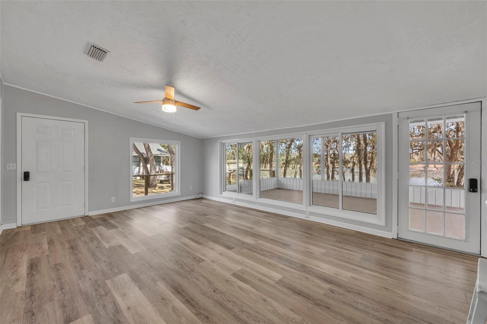 LONG LAKE - Residential