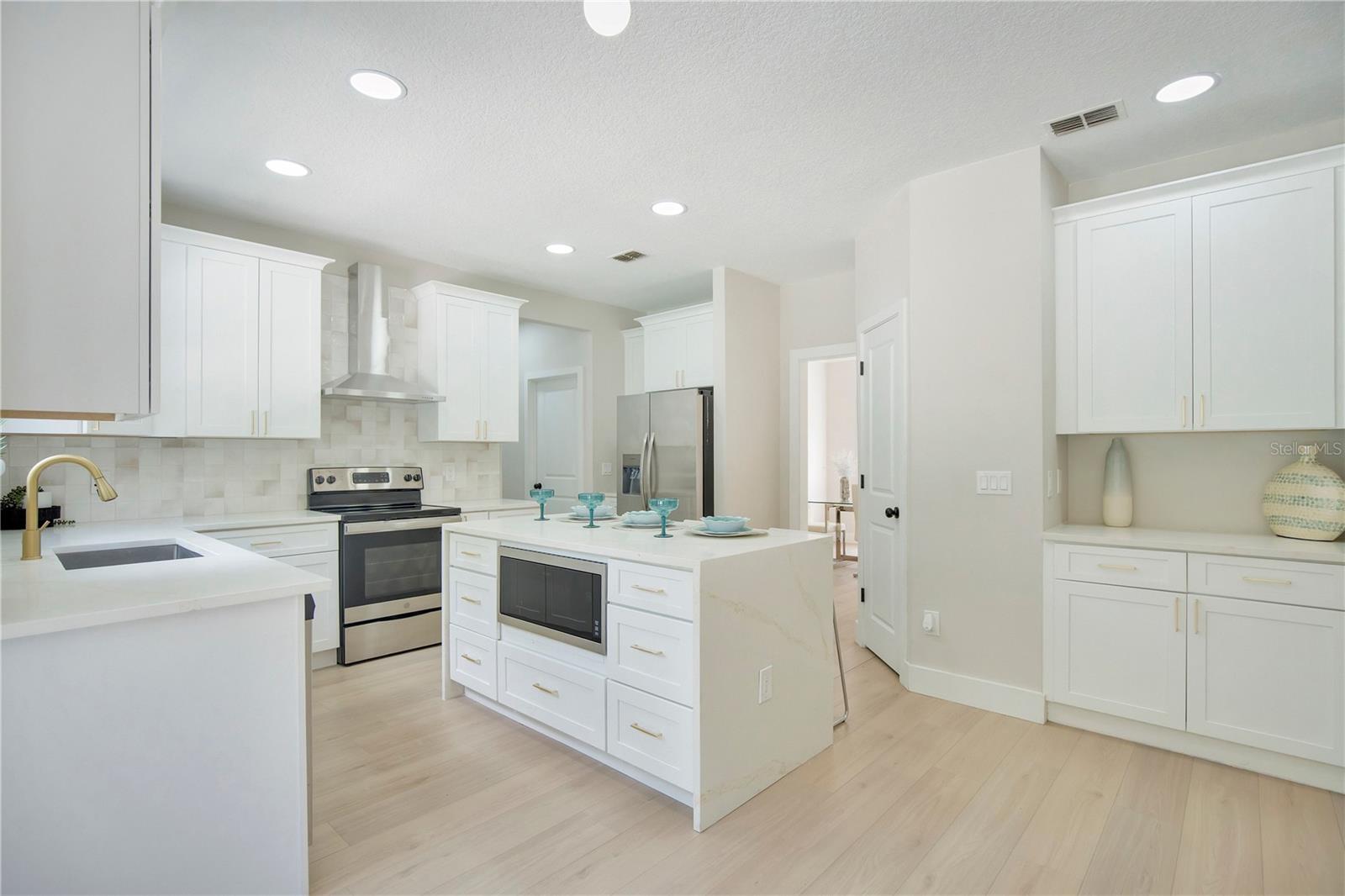 LIVE OAK ESTATES - Residential