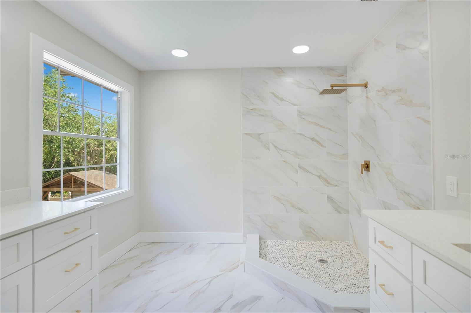 LIVE OAK ESTATES - Residential