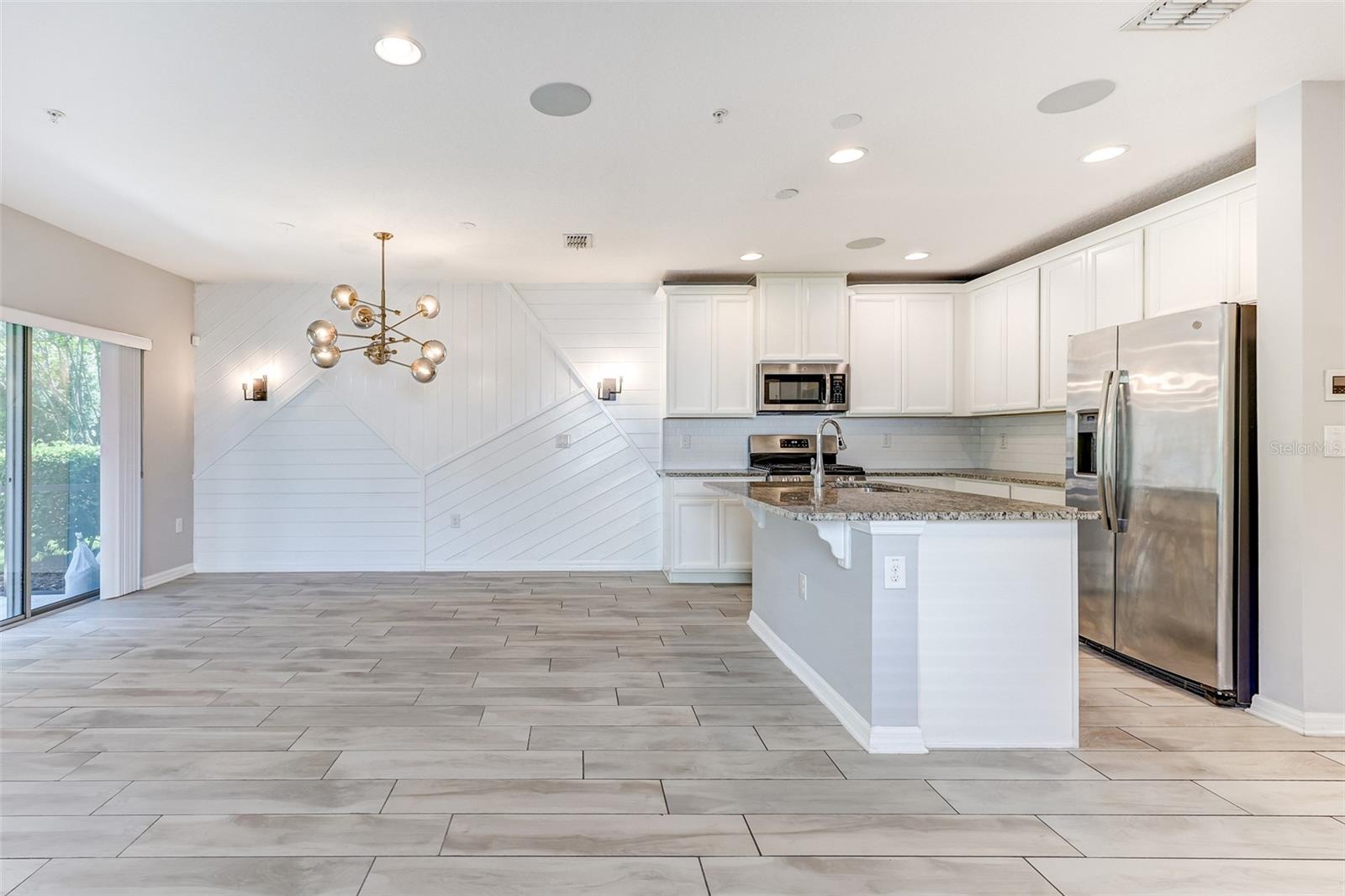 220 EVERTREE LOOP