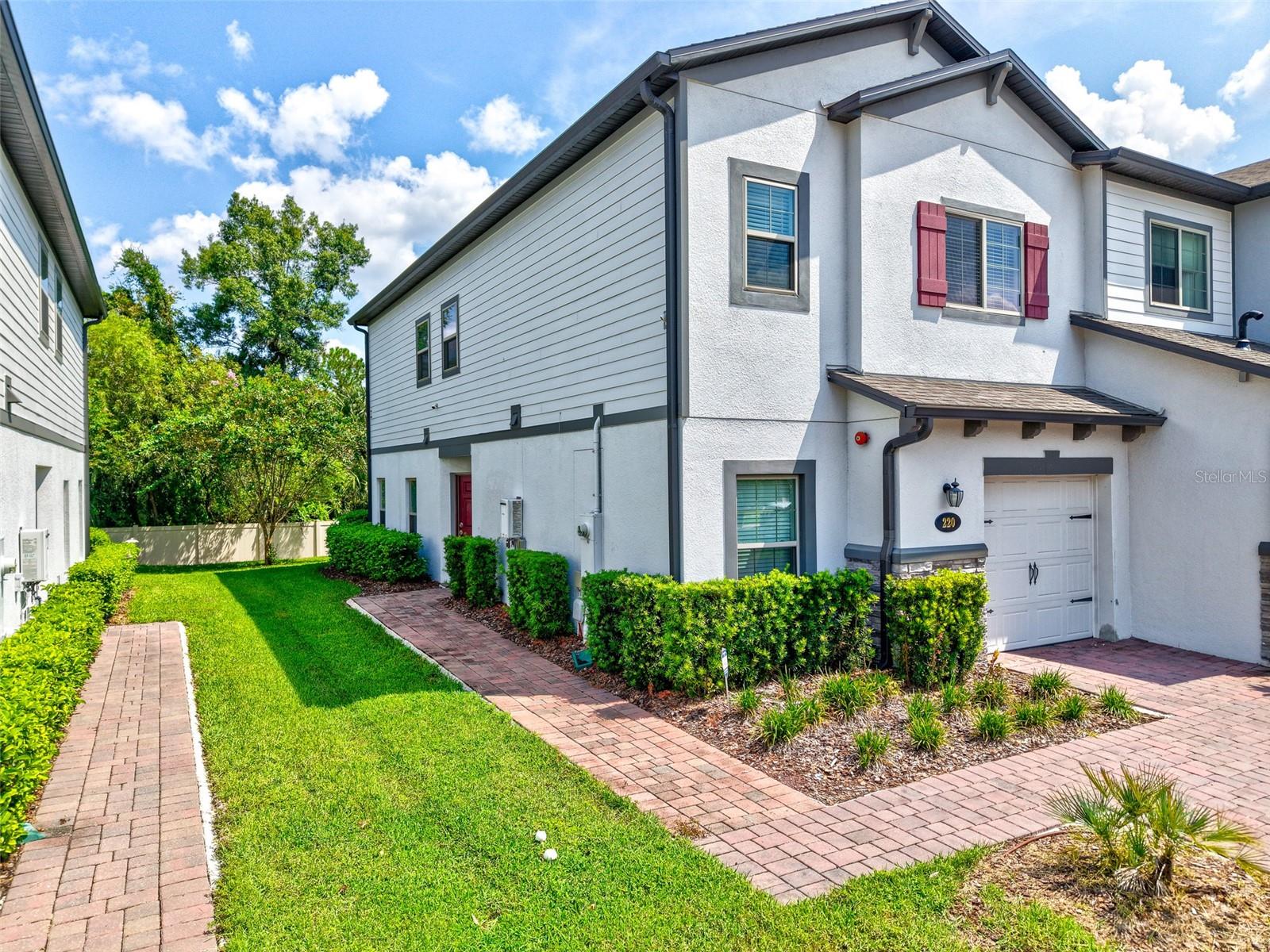 220 EVERTREE LOOP