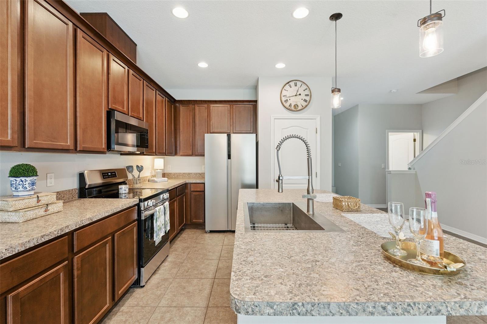 RIVERVIEW TWNHMS PH II - Residential