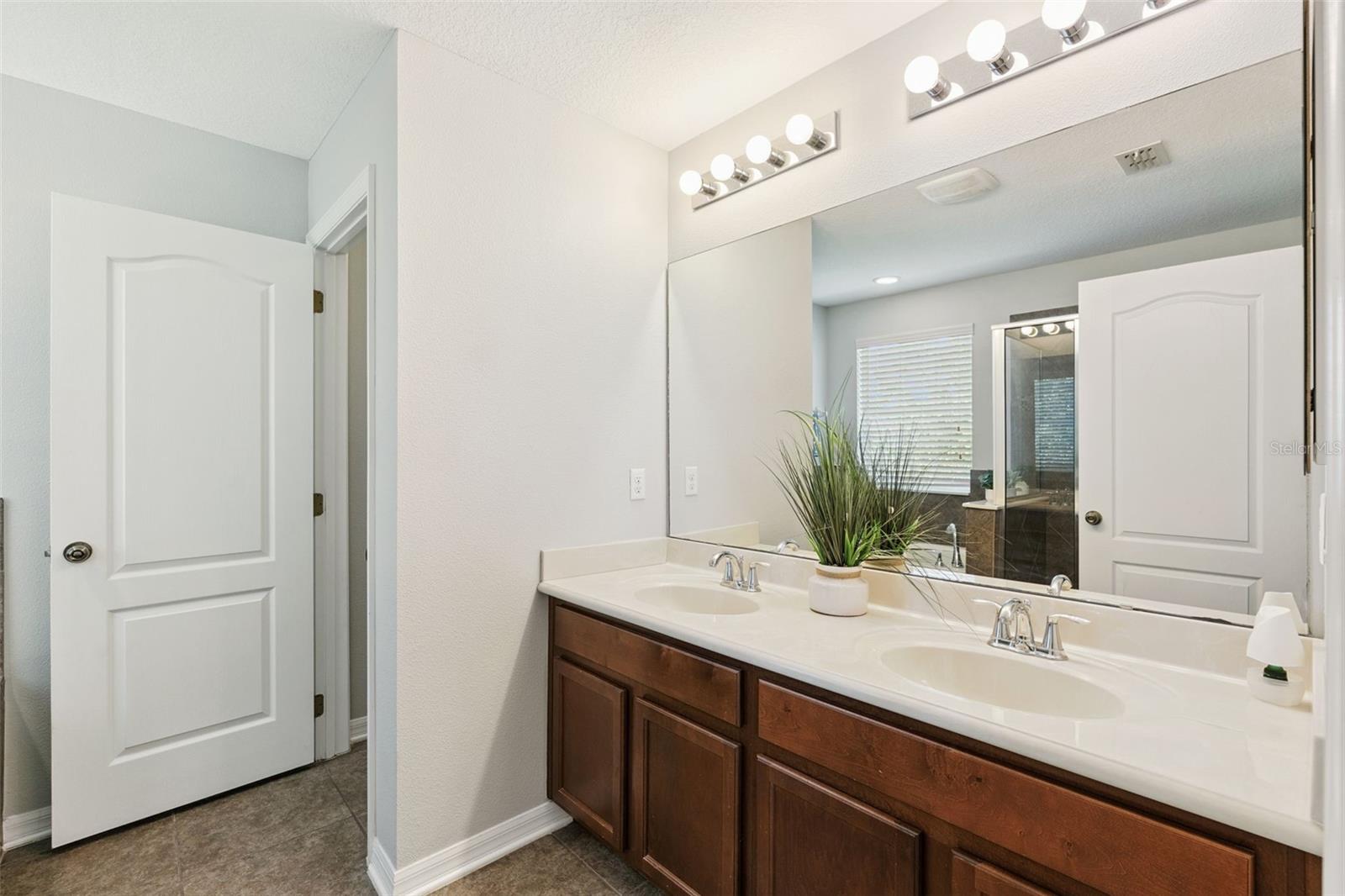 RIVERVIEW TWNHMS PH II - Residential