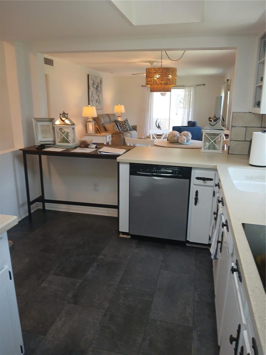200 GLENNES LANE 103
