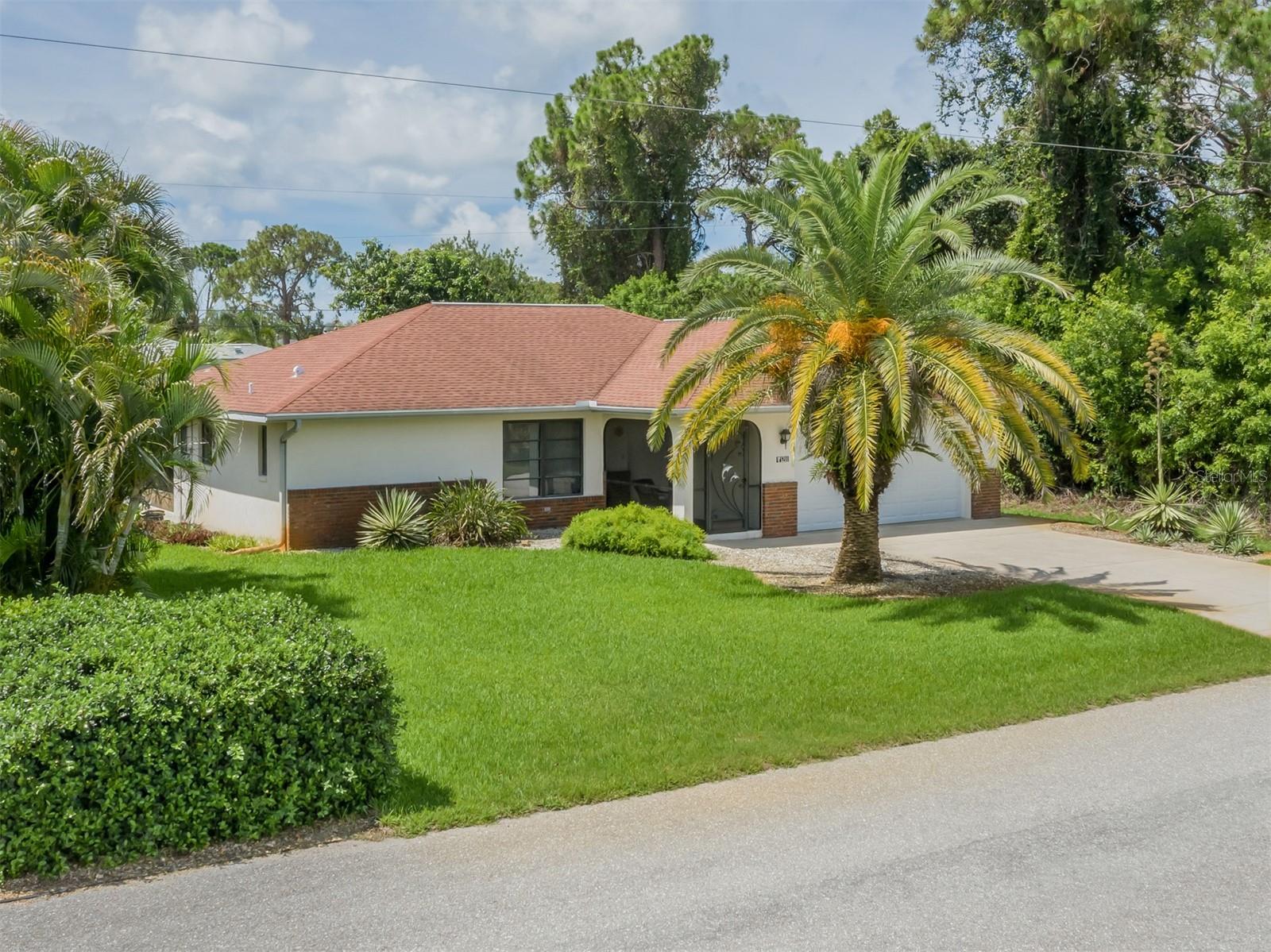 Looking for a private, quiet cozy vacation retreat in South Venice? Look no further! This beauty is for you.
This charming 2 bedroom, 2 bath, 2 car garage split home has a spacious kitchen with lots of counter space, an open living room that flows to an
enclosed screened lanai and a gorgeous sun kissed pool. The back yard has a privacy fence ensuring your serenity while you and your guests
enjoy the maximum in Florida outdoor living. South Venice = close to everything!! Perfect location: Shopping, dining, I-75, some of the best
beaches in the world, walking trails, Shamrock Park, The Legacy Trail. You will arrange your life around the daily trip to this beach! This is your
ticket to paradise!
