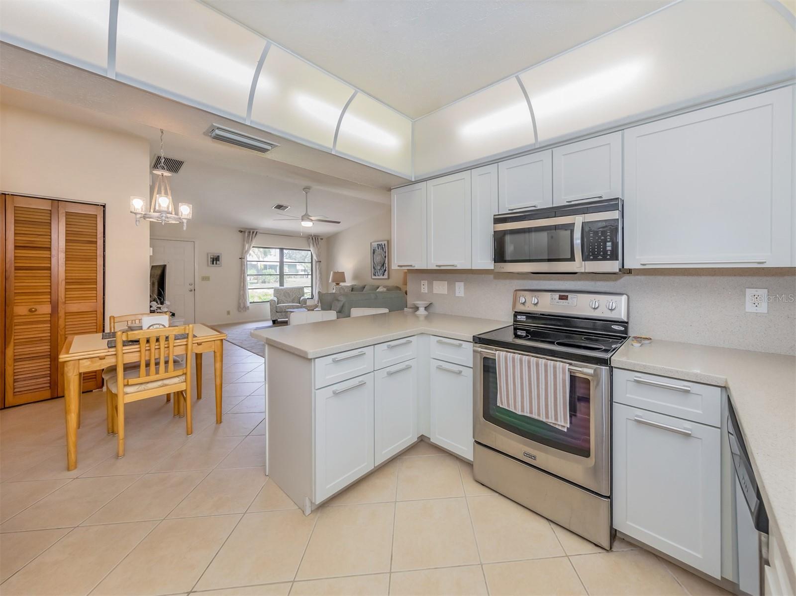 SOUTH VENICE - Residential Lease