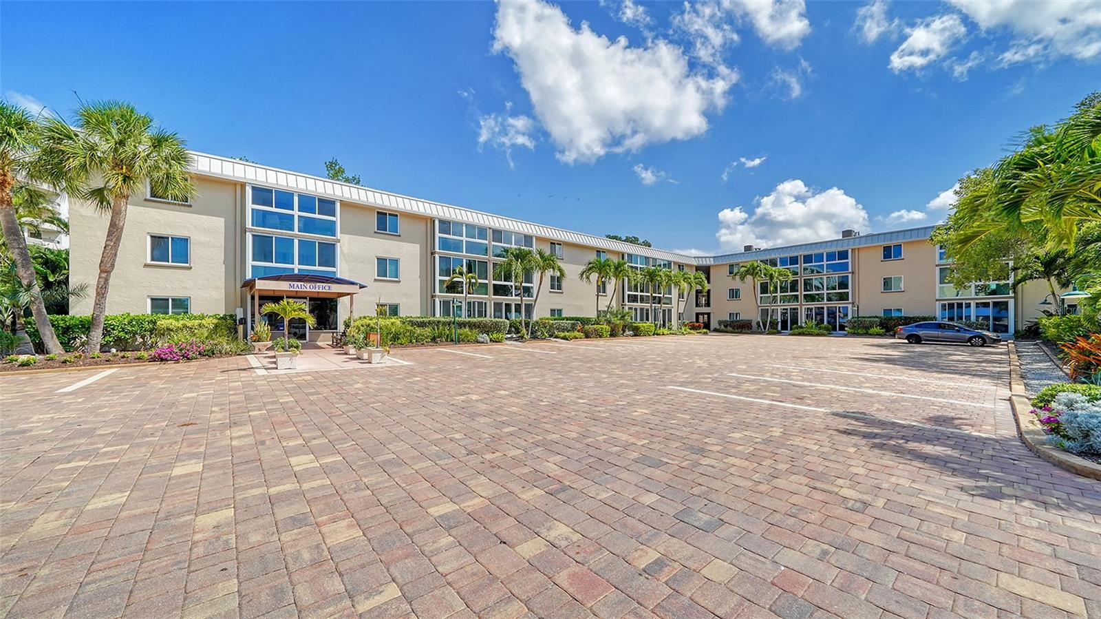 SARASOTA SURF & RACQUET - Residential