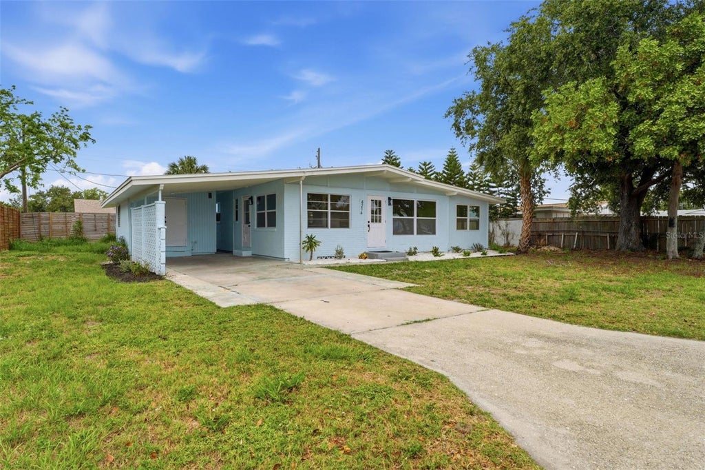 Photo of 4216 60th Street W, Bradenton, FL 34209 (MLS # L4962673)