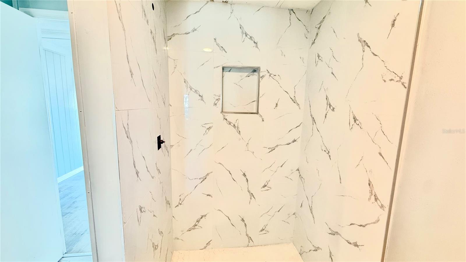 CALOOSA LAKE VILLAGE - Residential