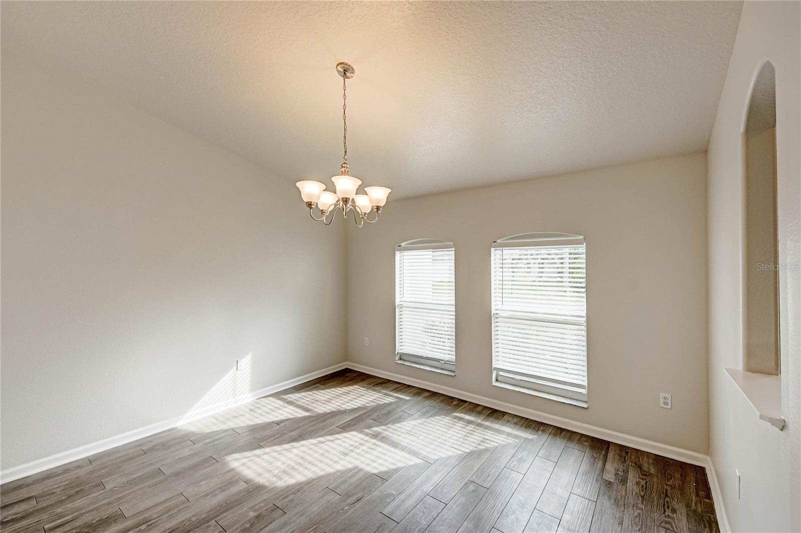 1373 BURNLEY COURT